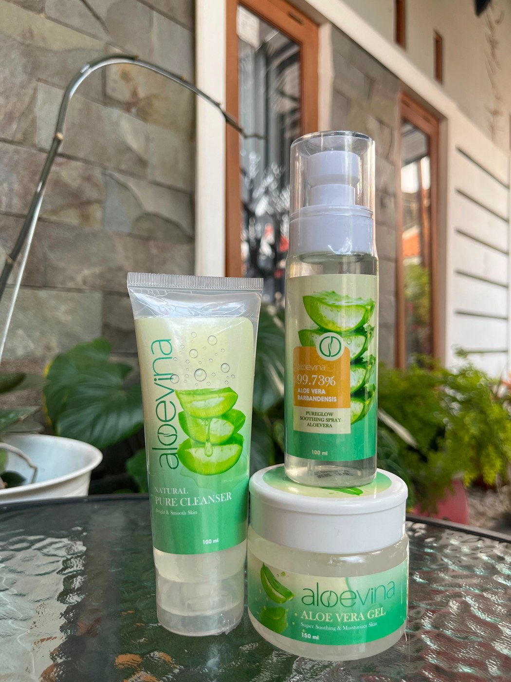 Aloevina Aloe Vera Gel dan Pureglow Soothing Spray Aloe Vera